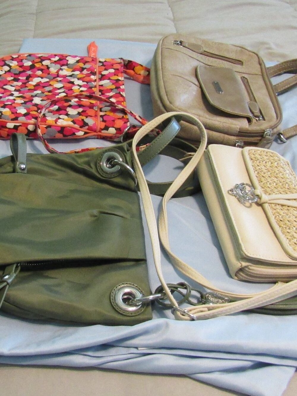 Lot 4 CROSSBODY BAGS PURSES Vera Bradley Confetti/ Beige BUENO/Vince Camuto +1